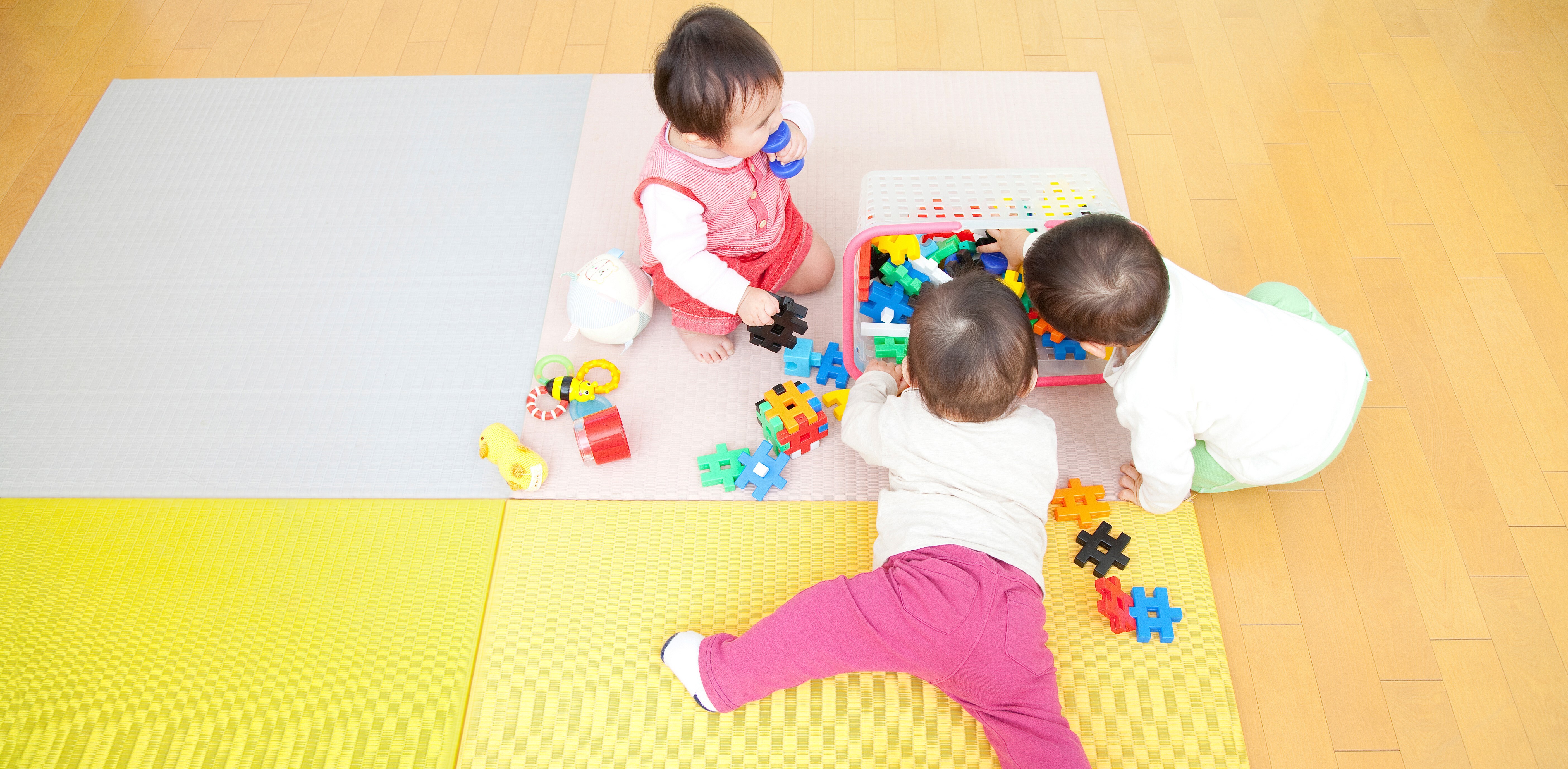 Jouer avec la lumière : faire de la recherche-action en crèche pour comprendre l’expérience des enfants 