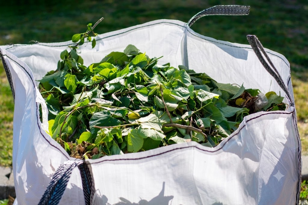 Déchets végétaux : la prévention et la gestion de proximité des biodéchets pour réduire les coûts des déchèteries 