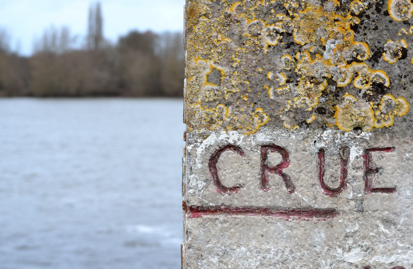 Temps d'échanges : sensibiliser durablement à la vulnérabilité aux inondations à travers les repères de crue